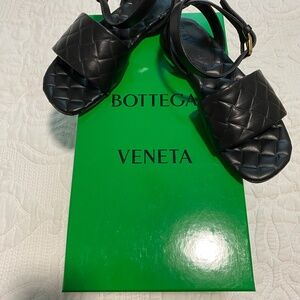 Bottega Veneta Amy Flat Black Leather Sandals